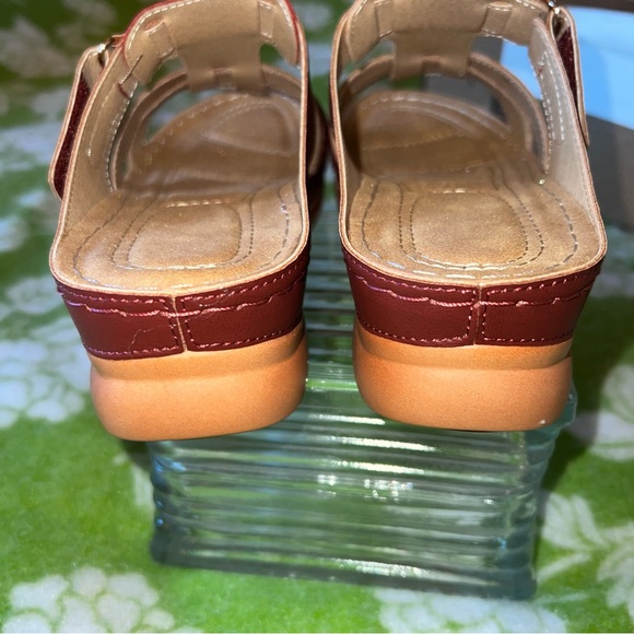 Size 7 Leather Summer sandals wedge Slip on Mules brown lightweight, like new. - Picture 10 of 12